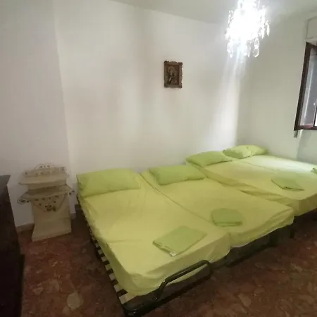 Casa Vacanze * 알라시오